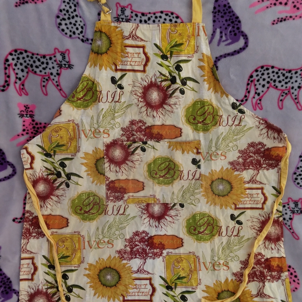 Olive and basil apron